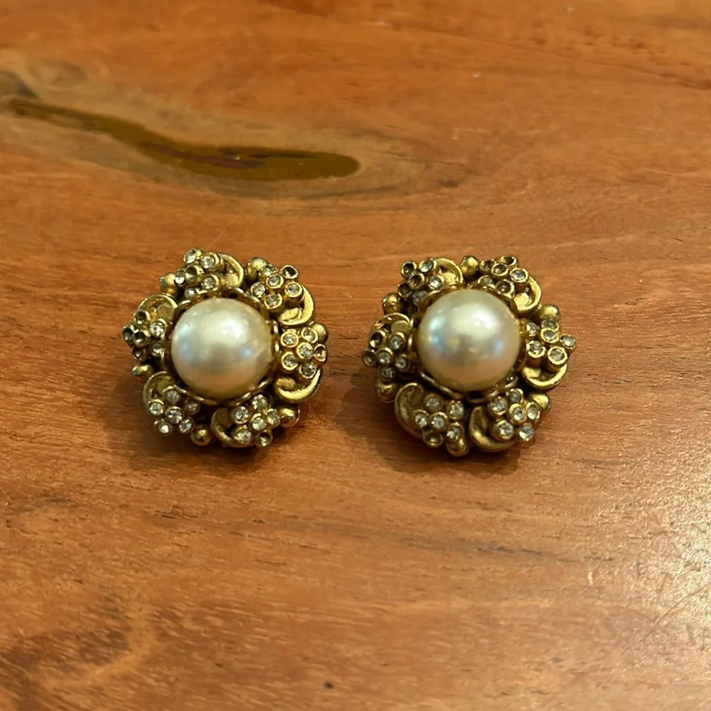 Vintage signed Continental Rhinestone and pearl Earrings clip